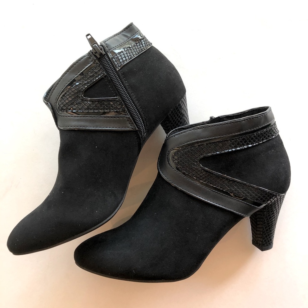 NWB Karen Scott black booties